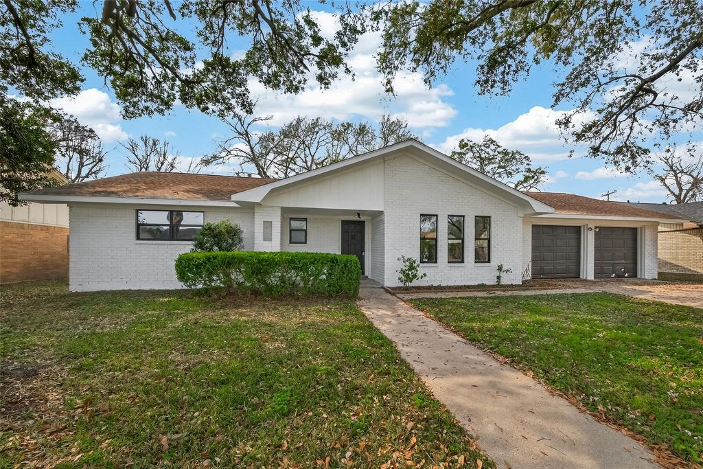 2304 Belvedere Drive, Baytown, TX 77520