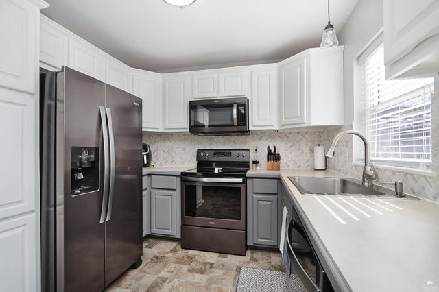 204 Brookmont Drive, Manhattan, KS 66502