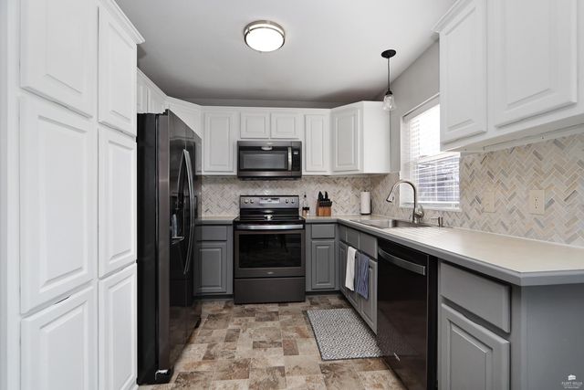 204 Brookmont Drive, Manhattan, KS 66502