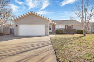 204 Brookmont Drive, Manhattan, KS 66502