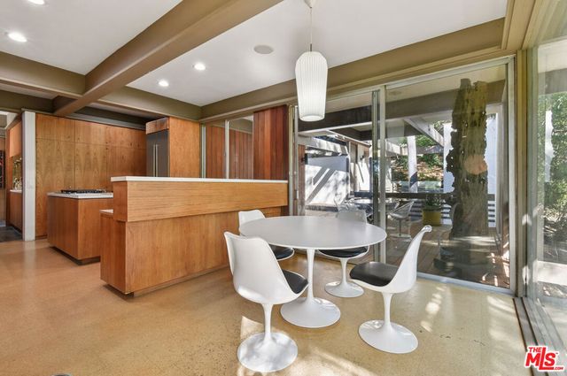 17269 Oak View Drive, Encino, CA 91316