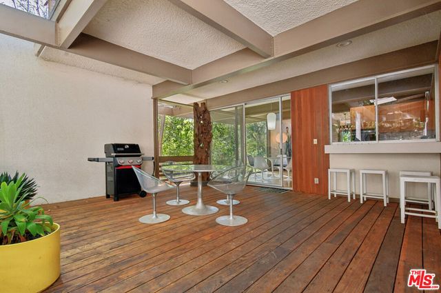 17269 Oak View Drive, Encino, CA 91316