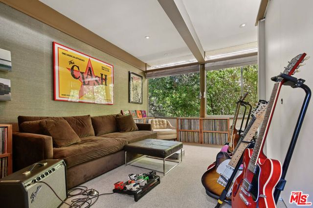17269 Oak View Drive, Encino, CA 91316