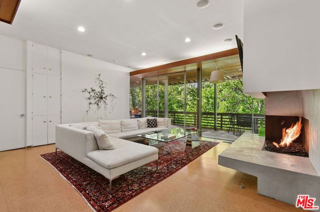 17269 Oak View Drive, Encino, CA 91316