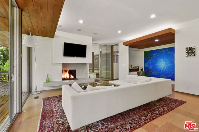 17269 Oak View Drive, Encino, CA 91316
