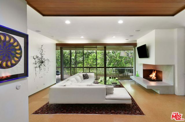 17269 Oak View Drive, Encino, CA 91316