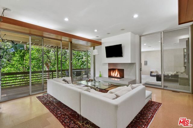 17269 Oak View Drive, Encino, CA 91316