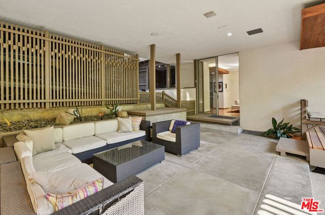 17269 Oak View Drive, Encino, CA 91316
