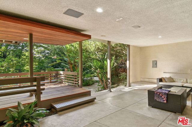 17269 Oak View Drive, Encino, CA 91316