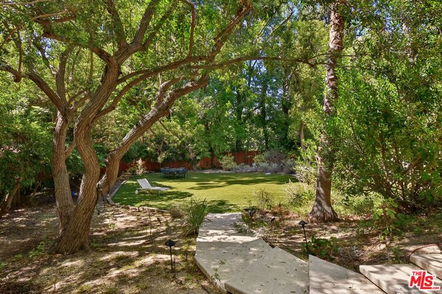 17269 Oak View Drive, Encino, CA 91316
