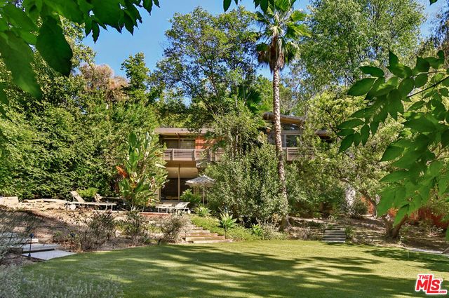 17269 Oak View Drive, Encino, CA 91316