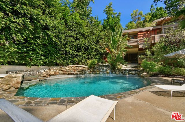 17269 Oak View Drive, Encino, CA 91316
