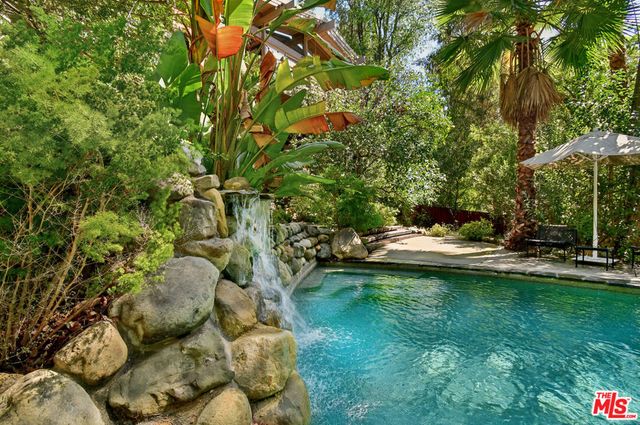 17269 Oak View Drive, Encino, CA 91316