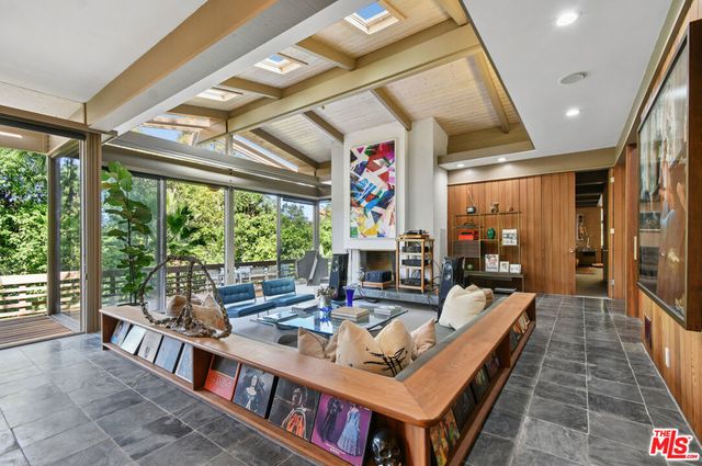17269 Oak View Drive, Encino, CA 91316