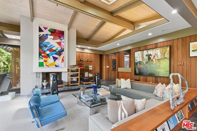17269 Oak View Drive, Encino, CA 91316
