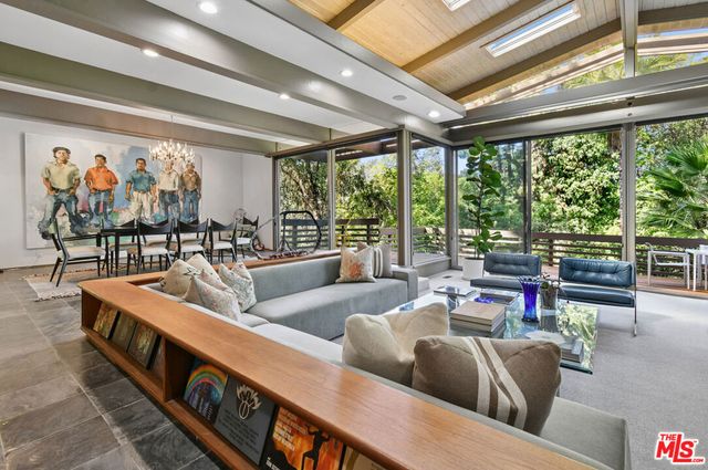 17269 Oak View Drive, Encino, CA 91316