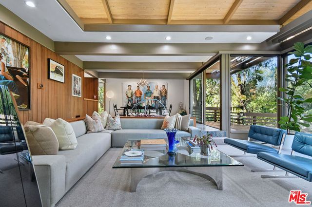 17269 Oak View Drive, Encino, CA 91316