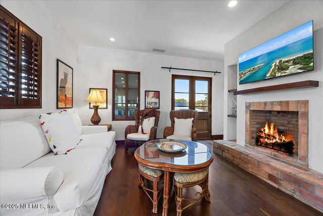 1515 BEACH Avenue, Atlantic Beach, FL 32233