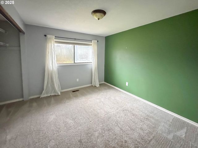 4111 Ne 3RD St, Gresham, OR 97030