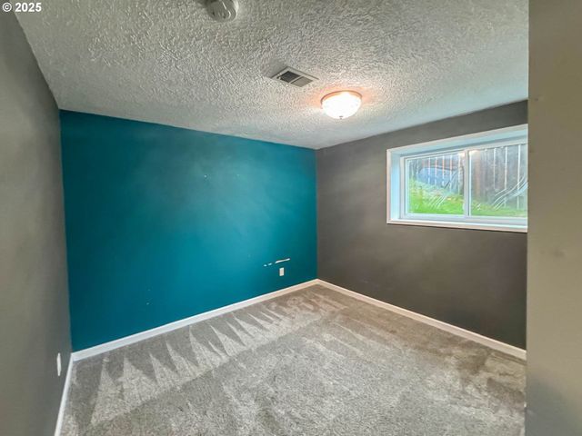 4111 Ne 3RD St, Gresham, OR 97030