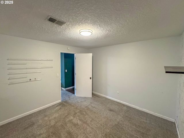 4111 Ne 3RD St, Gresham, OR 97030