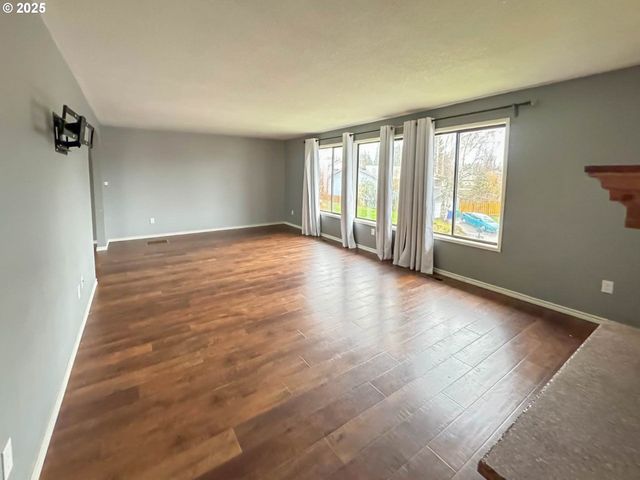 4111 Ne 3RD St, Gresham, OR 97030