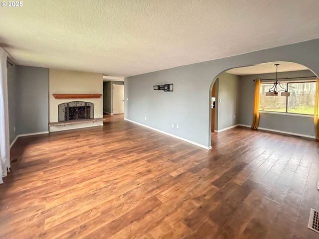 4111 Ne 3RD St, Gresham, OR 97030