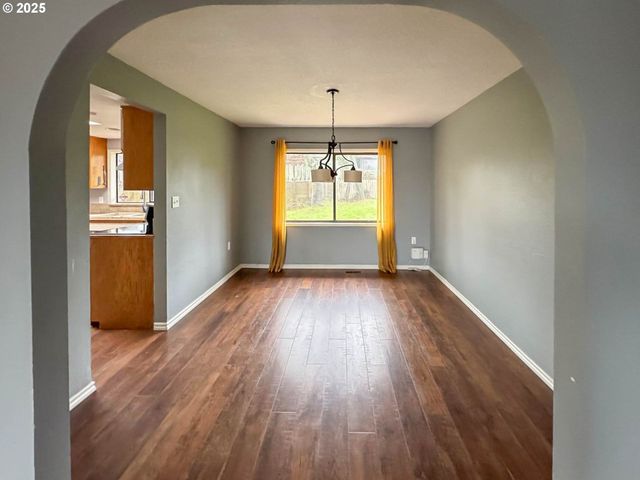 4111 Ne 3RD St, Gresham, OR 97030