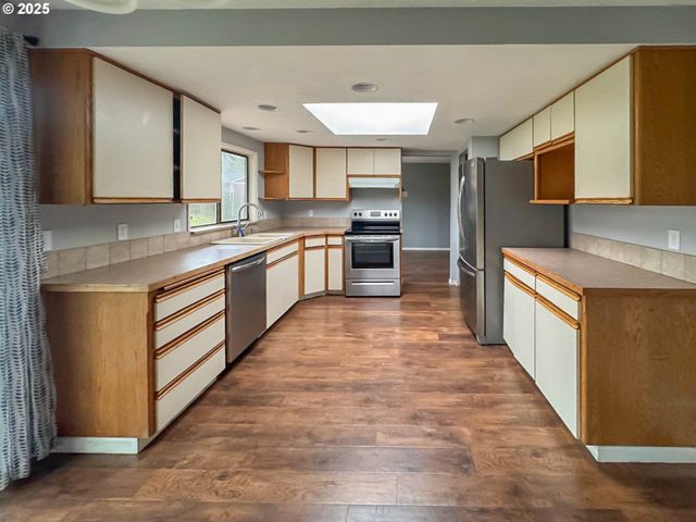 4111 Ne 3RD St, Gresham, OR 97030