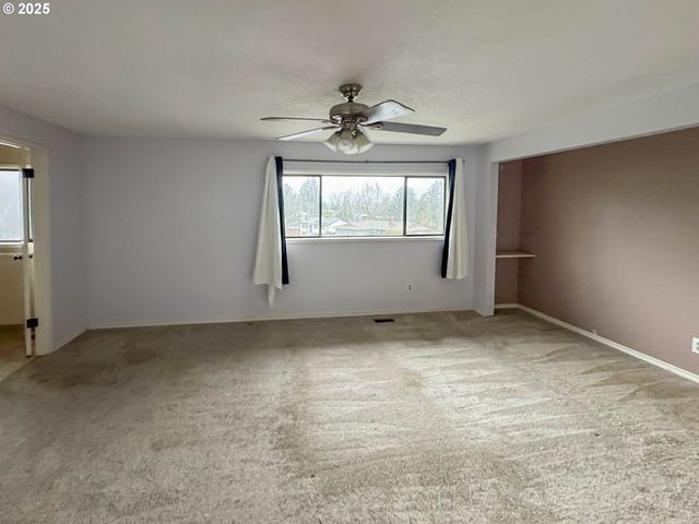 4111 Ne 3RD St, Gresham, OR 97030