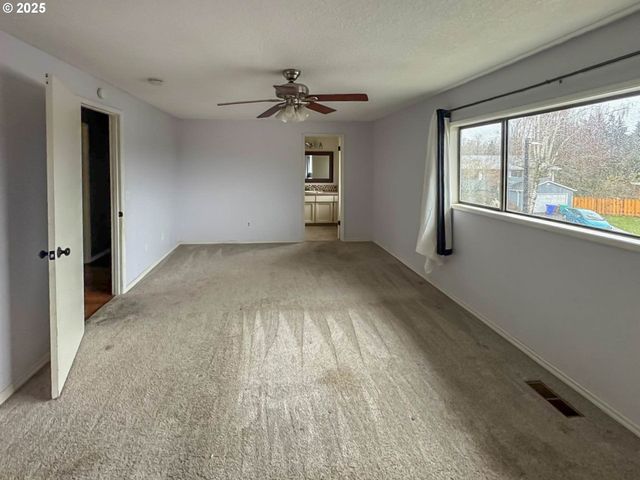 4111 Ne 3RD St, Gresham, OR 97030