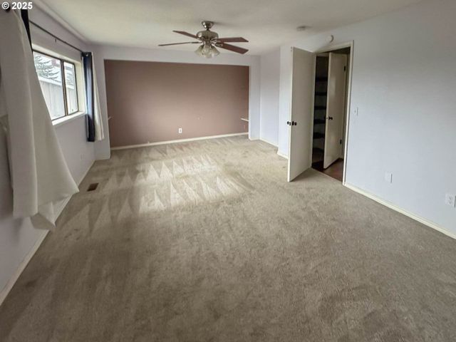 4111 Ne 3RD St, Gresham, OR 97030