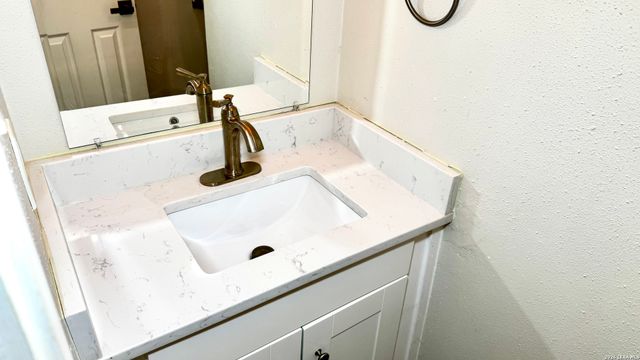 10098 Birch Field Dr., San Antonio, TX 78245