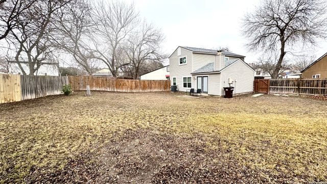 10098 Birch Field Dr., San Antonio, TX 78245