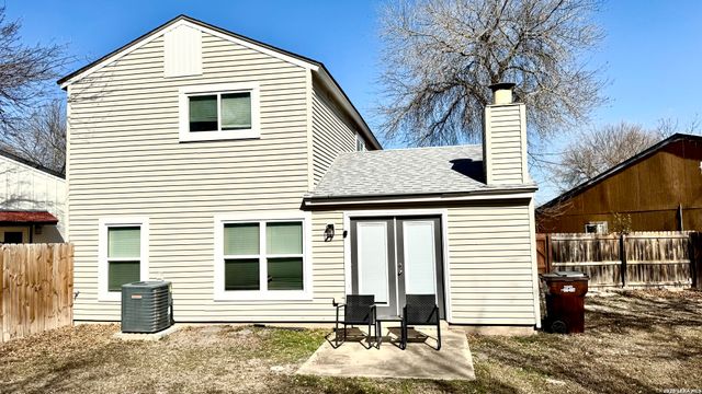 10098 Birch Field Dr., San Antonio, TX 78245