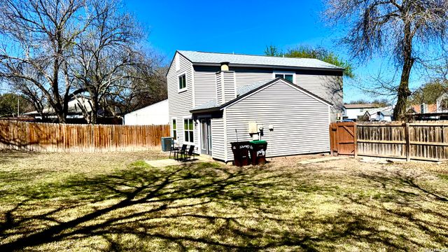 10098 Birch Field Dr., San Antonio, TX 78245