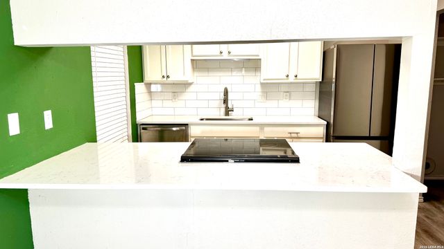 10098 Birch Field Dr., San Antonio, TX 78245