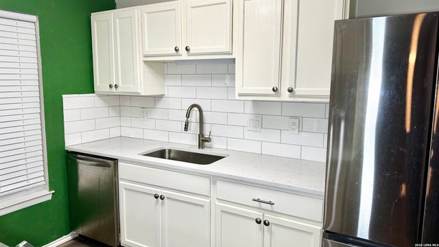 10098 Birch Field Dr., San Antonio, TX 78245