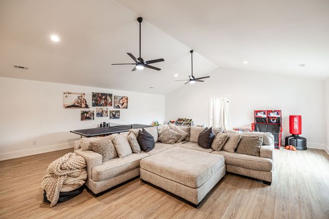 1243 Madison Creek Rd, Goodlettsville, TN 37072