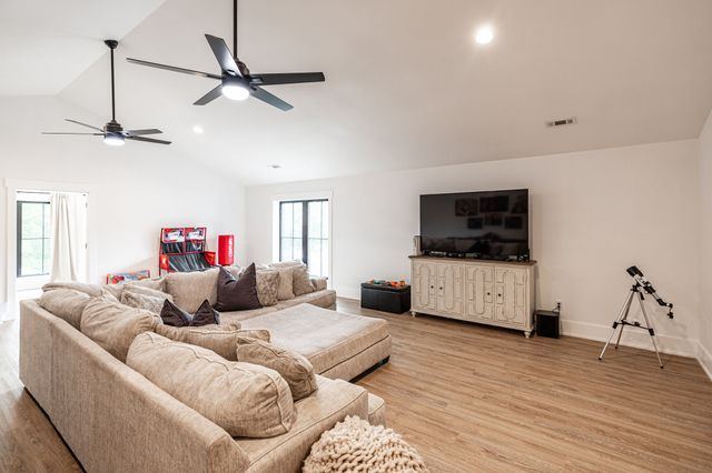 1243 Madison Creek Rd, Goodlettsville, TN 37072