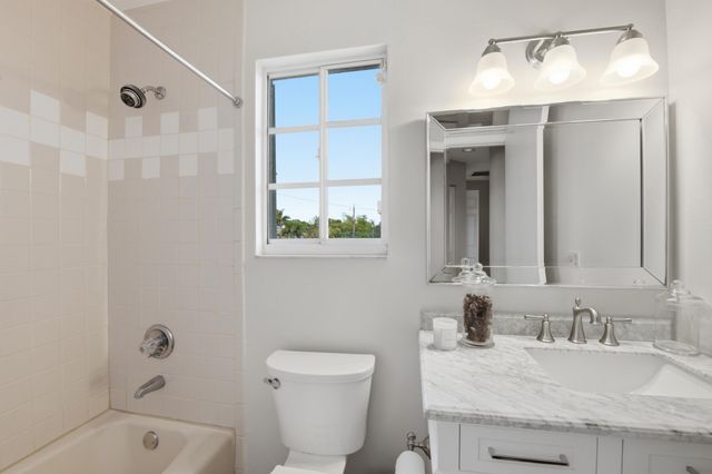 917 NE 3RD Street 9, Fort Lauderdale, FL 33301