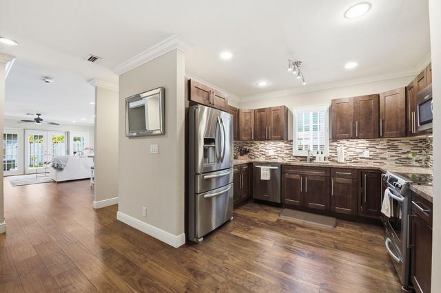 917 NE 3RD Street 9, Fort Lauderdale, FL 33301