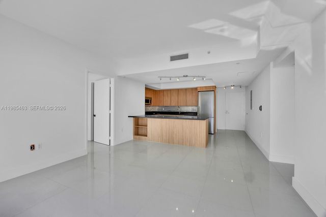 92 SW 3rd St 3904, Miami, FL 33130
