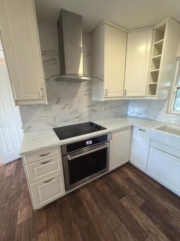 810 W 113TH AVENUE, Tampa, FL 33612