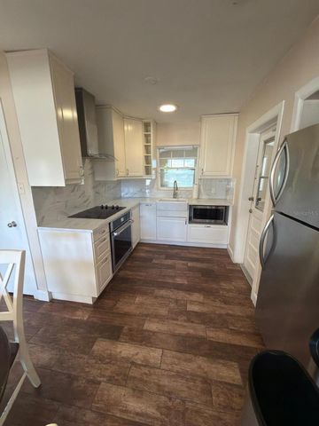 810 W 113TH AVENUE, Tampa, FL 33612