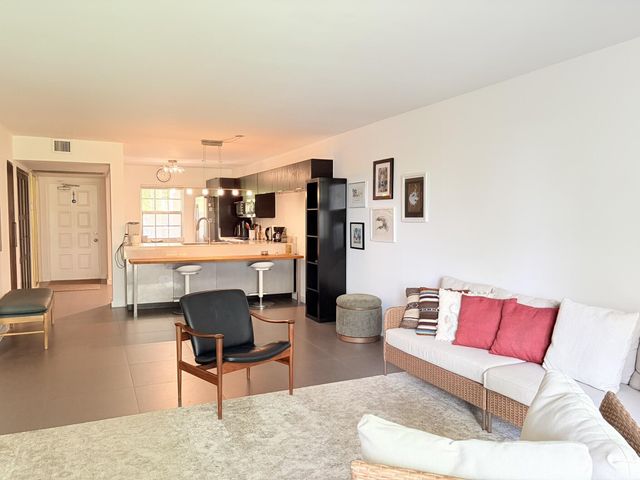 3503 Oaks Way 202, Pompano Beach, FL 33069