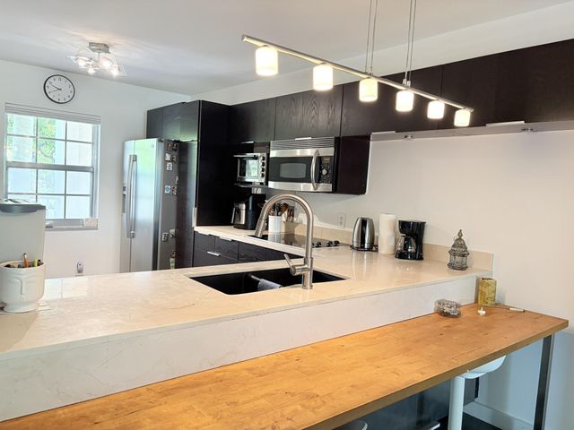 3503 Oaks Way 202, Pompano Beach, FL 33069