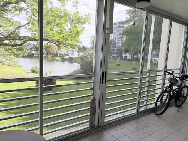 3503 Oaks Way 202, Pompano Beach, FL 33069
