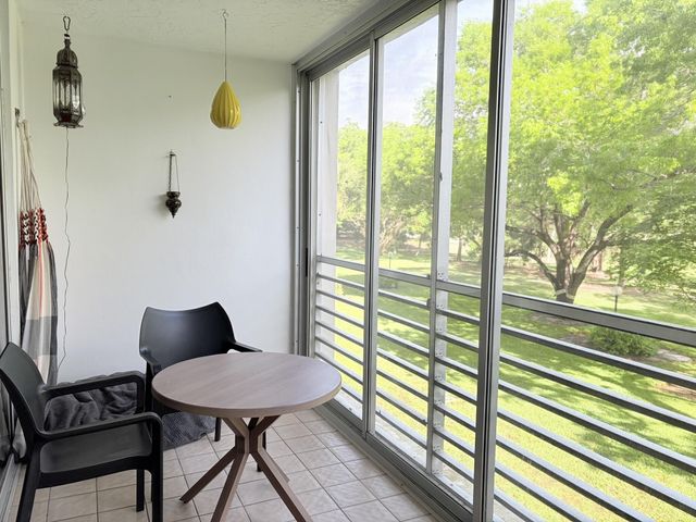 3503 Oaks Way 202, Pompano Beach, FL 33069