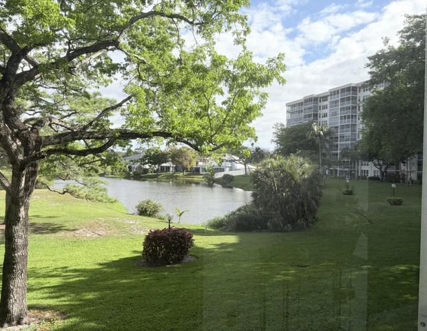 3503 Oaks Way 202, Pompano Beach, FL 33069